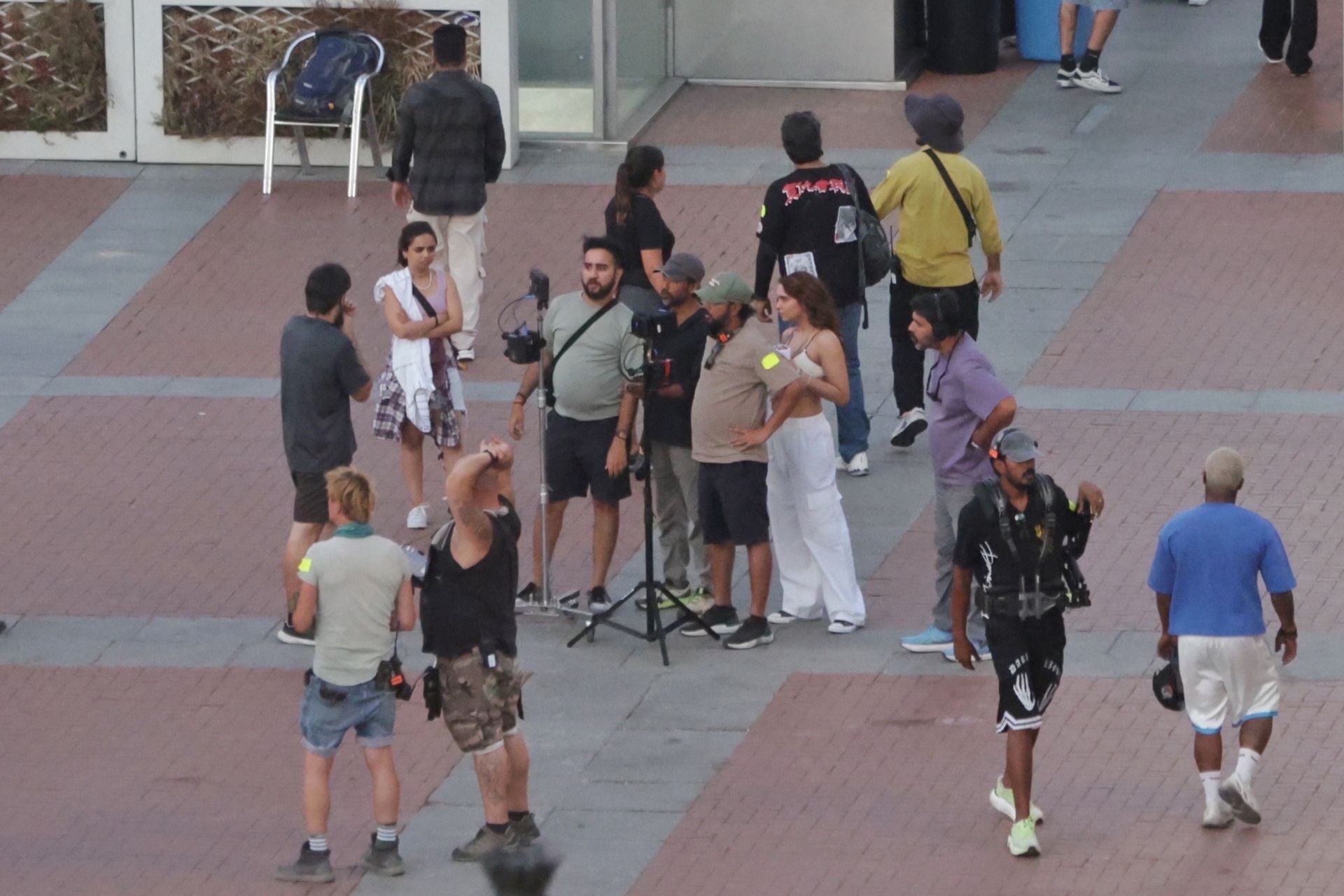 Actores y bailarines grabando escenas de la película en la Plaza Mayor de Valladolid.
