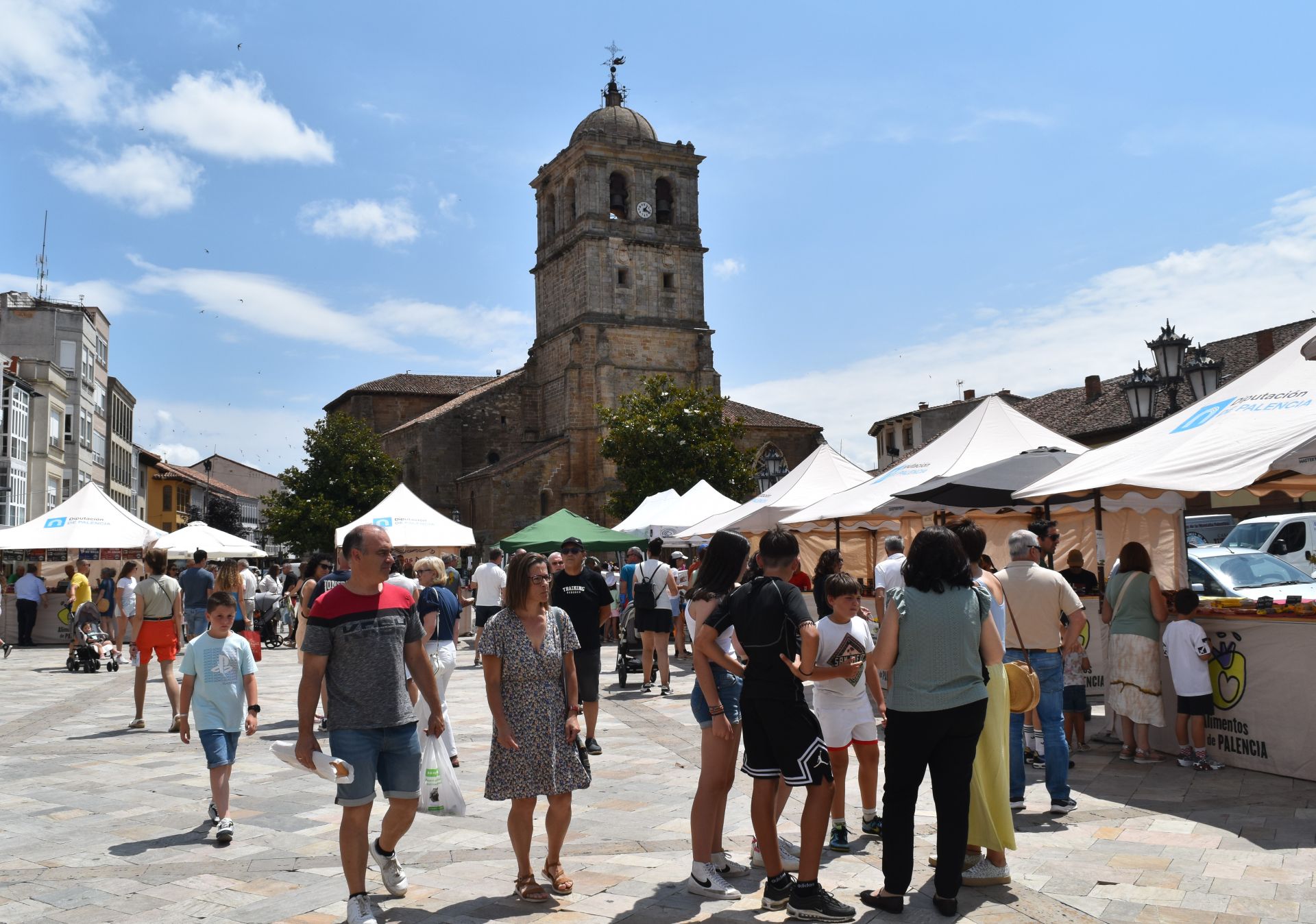 Aguilar funde la feria gastronómica con las sevillanas