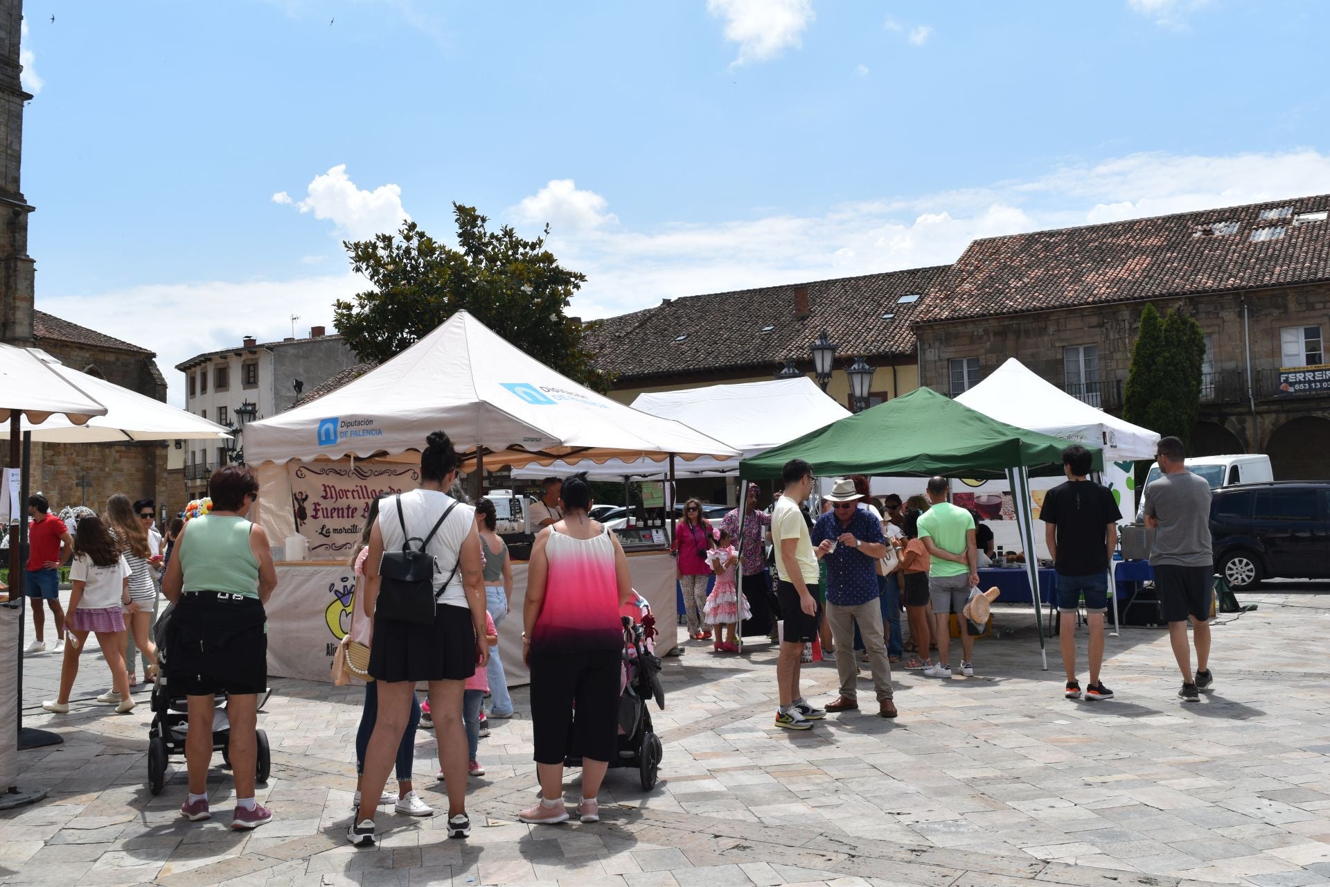 Aguilar funde la feria gastronómica con las sevillanas