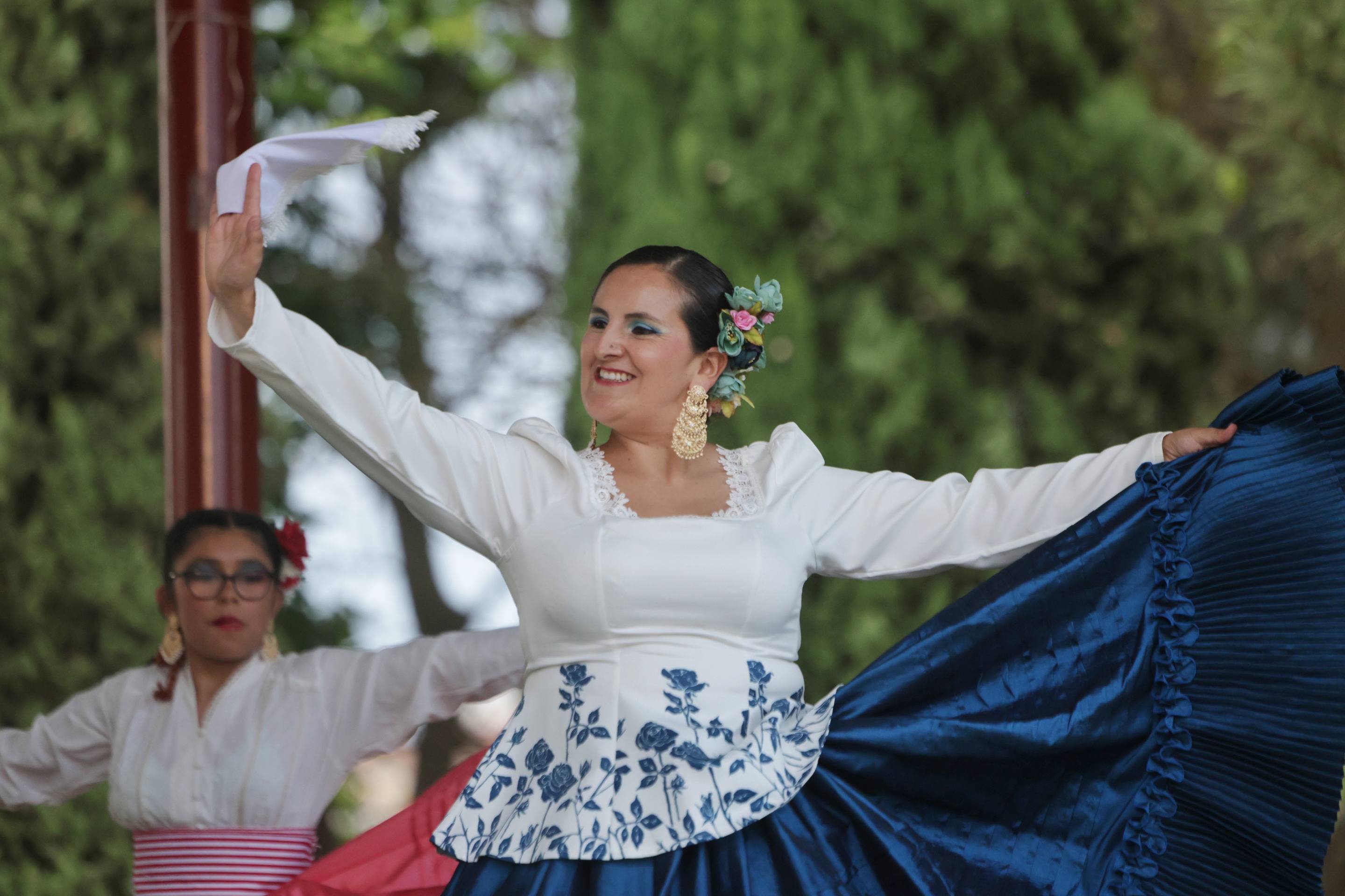 Los juegos autóctonos y los bailes peruanos de las fiestas del barrio Delicias, en imágenes