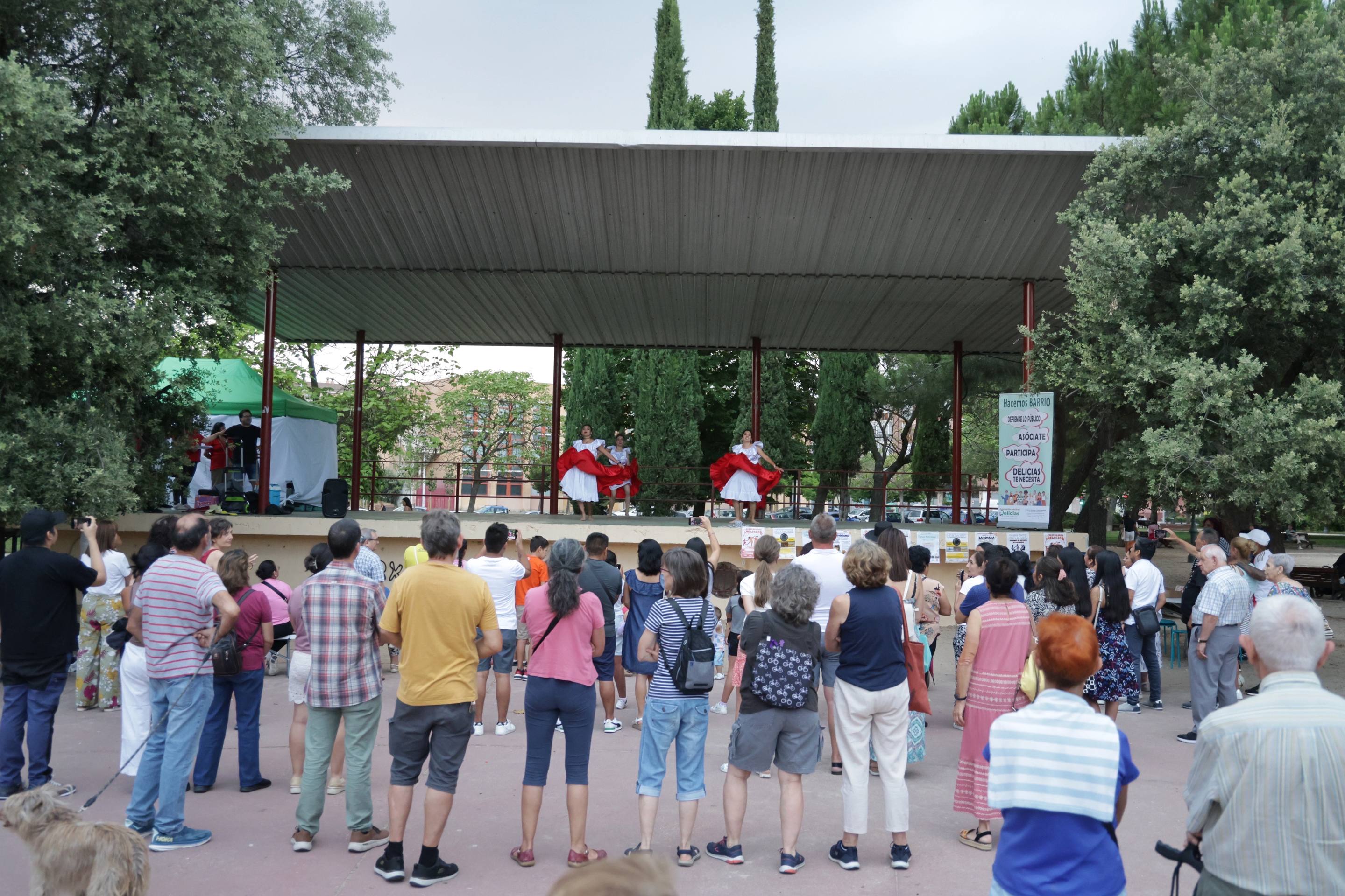 Los juegos autóctonos y los bailes peruanos de las fiestas del barrio Delicias, en imágenes