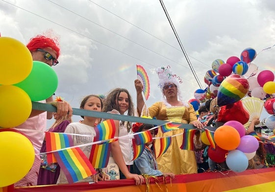 El desfile de la carroza fue uno de los momentos más importantes de la jornada festiva