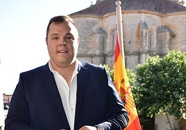 Jaime Rodríguez, alcalde de Cigales, en el balcón del Ayuntamiento