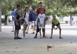 Los juegos autóctonos y los bailes peruanos de las fiestas del barrio Delicias, en imágenes