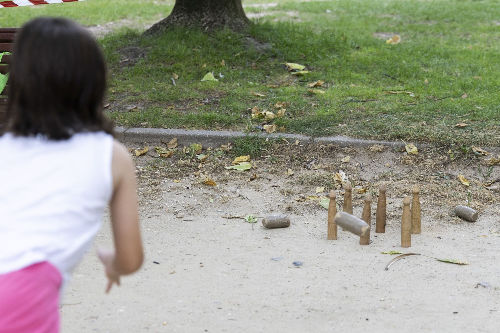 Jugando a los bolos.
