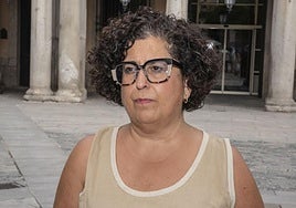 Rosalía Serrano, antes de dar explicaciones de su actividad privada.