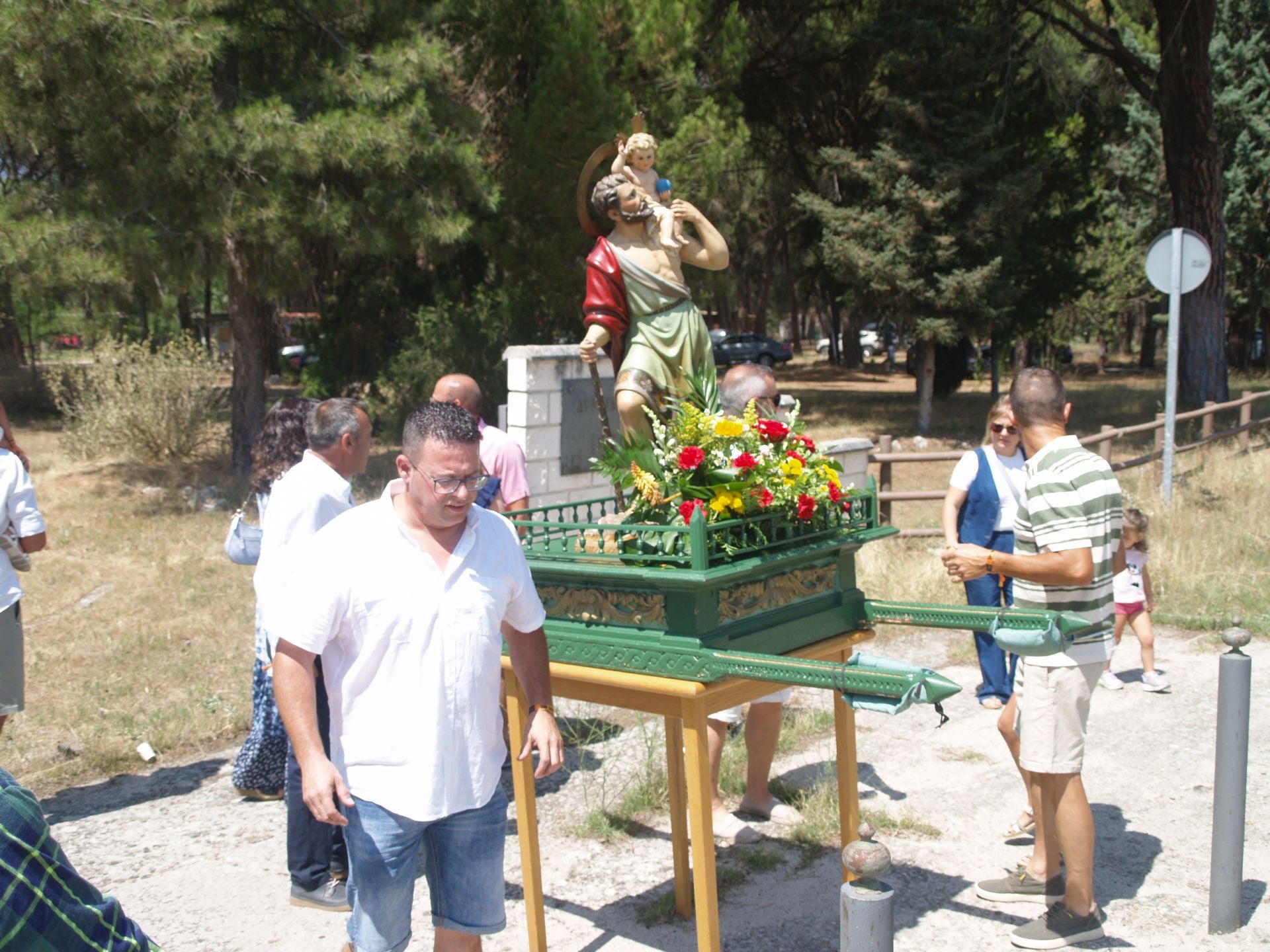 Las mejores imágenes de la procesión y bendición de vehículos por San Cristóbal en Íscar