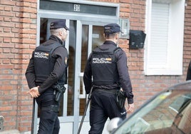 Imagen de archivo de dos policías nacionales en Valladolid.