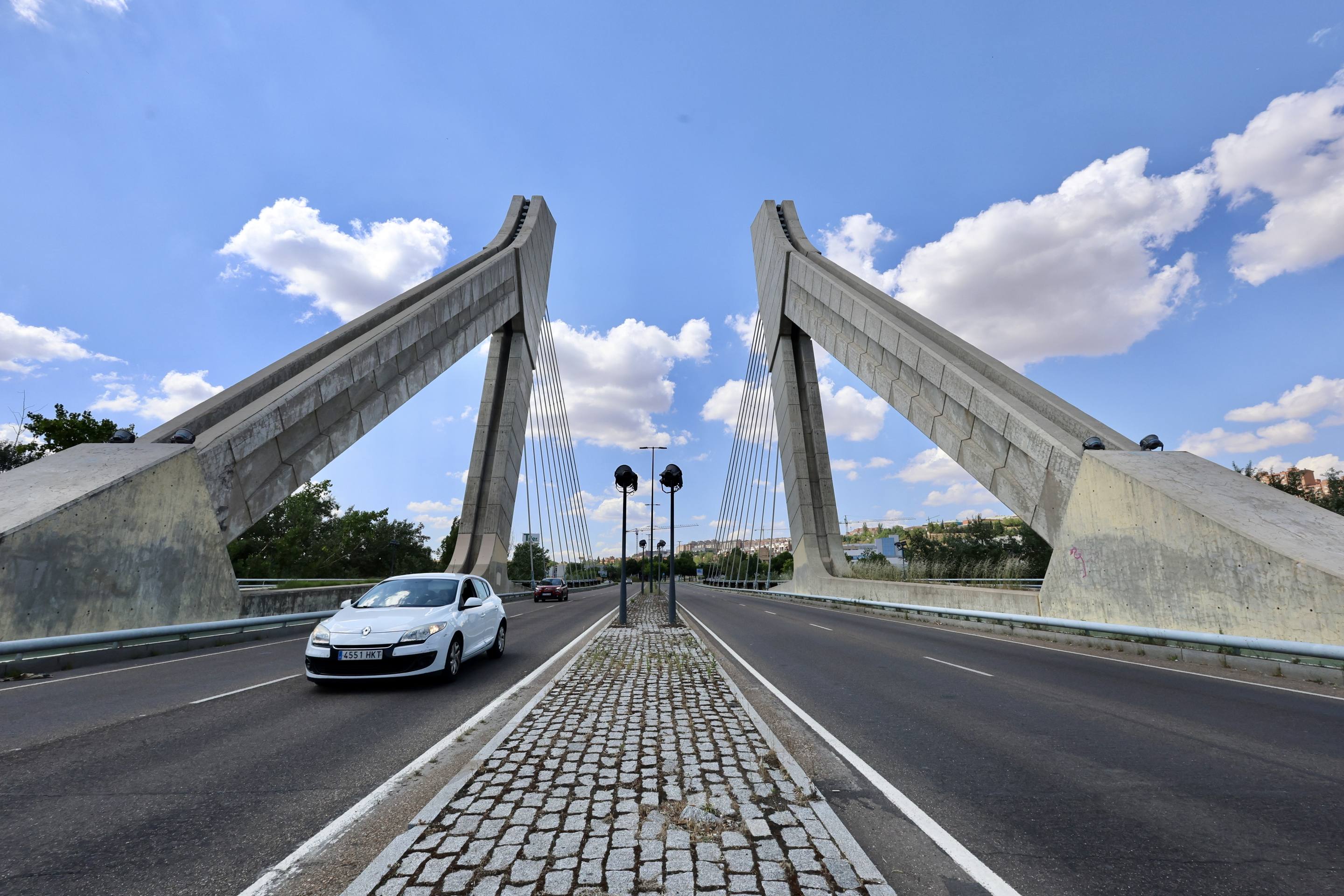 El estado del puente de Hispanoamérica de Valladolid, en imágenes