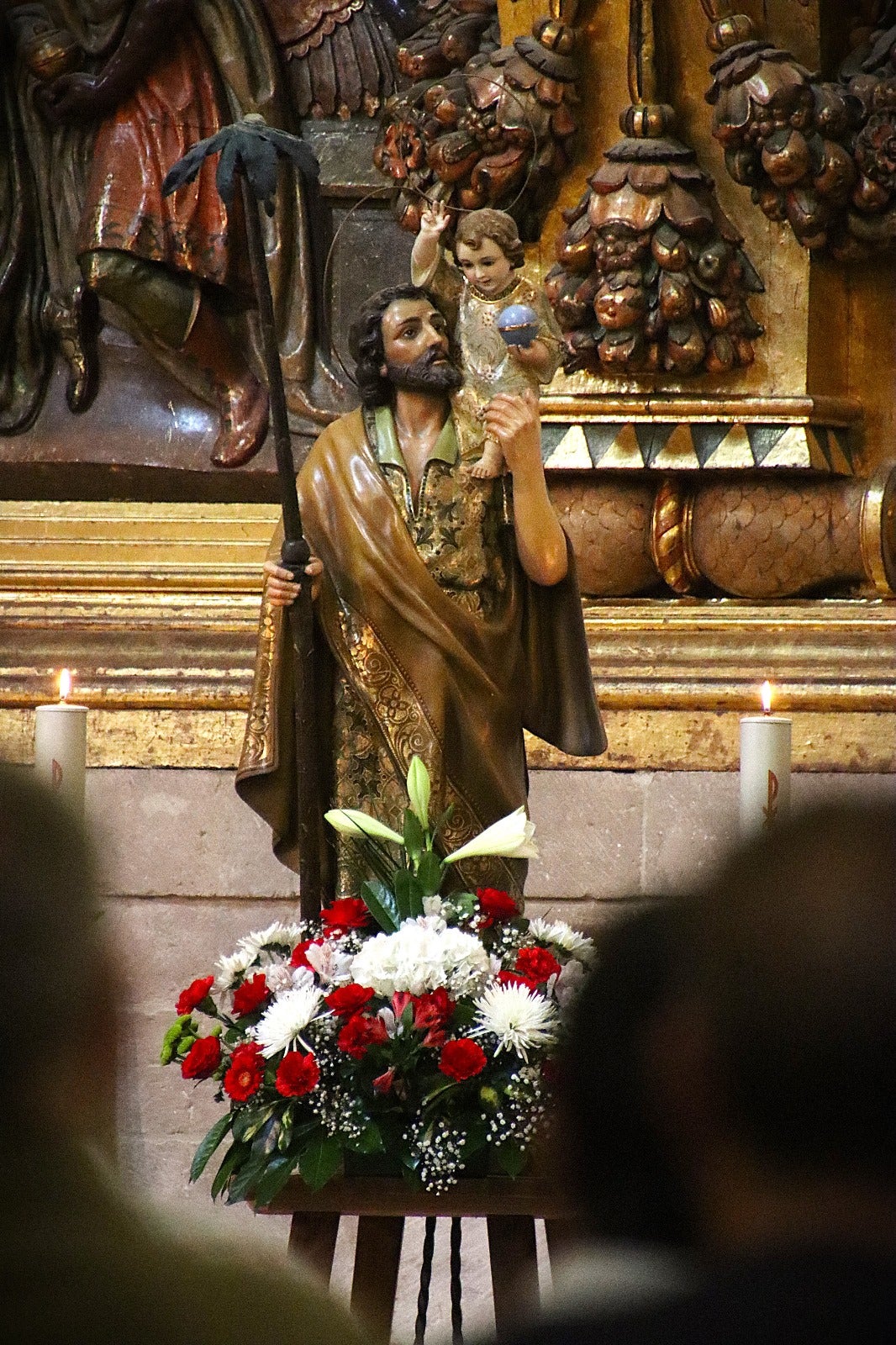 Rioseco procesiona a San Cristóbal sobre cuatro ruedas