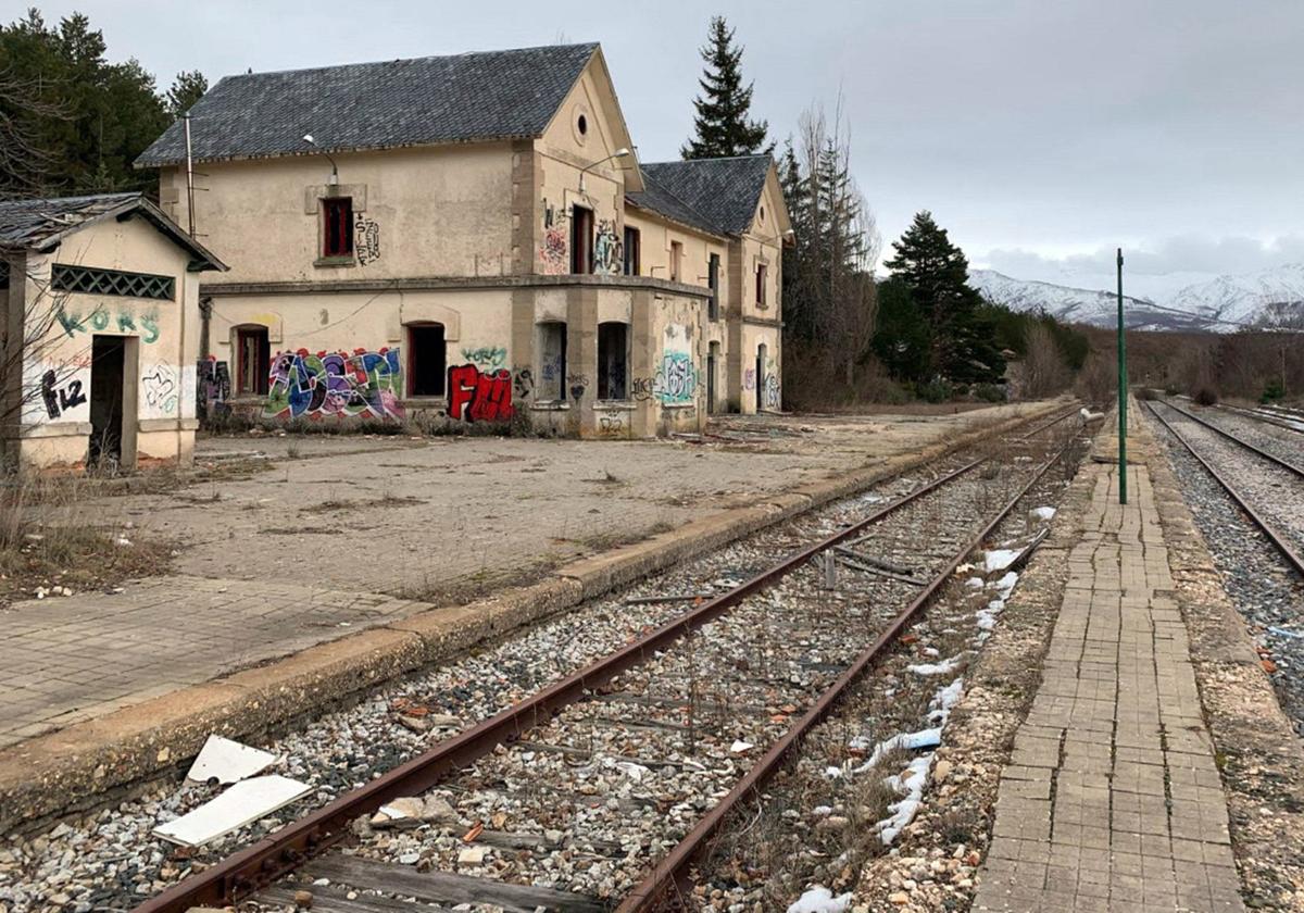 De tren fantasma a esperanza rural: Vivir en <h3 class='enlacePalabraNoticia' onclick='opcionBuscarActualidad('Riaza','')' >Riaza</h3> y trabajar en Madrid? Ahora no es una locura