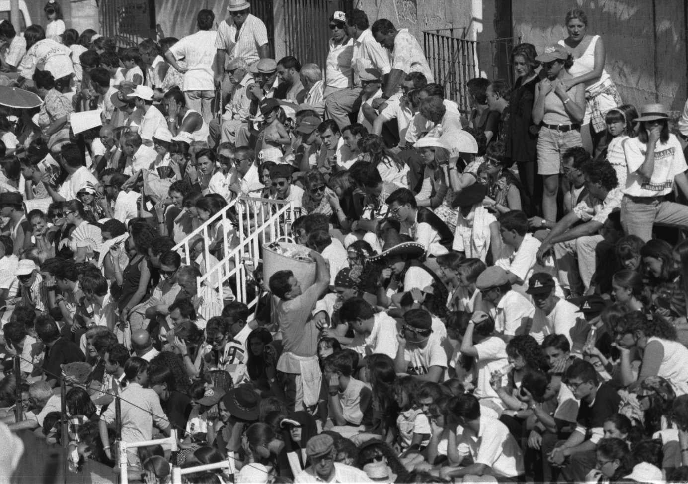 Los vecinos de Rueda disfrutan de las fiestas de 1997.