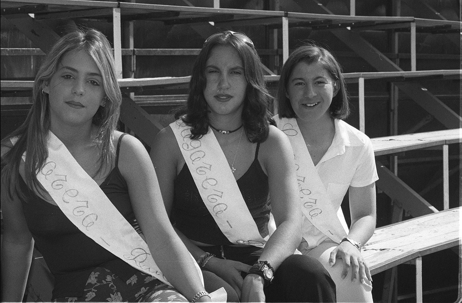Reina y damas de las Fiestas de Rueda del año 1998.