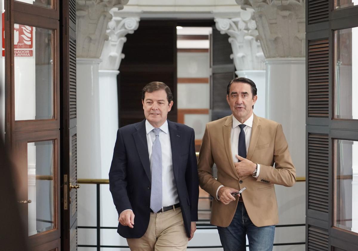 Alfonso Fernández Mañueco y Juan Carlos Suárez-Quiñones, esta mañana.