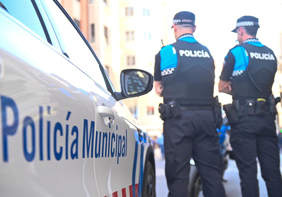 Imagen de archivo de una patrulla de la Policía Local de Valladolid.