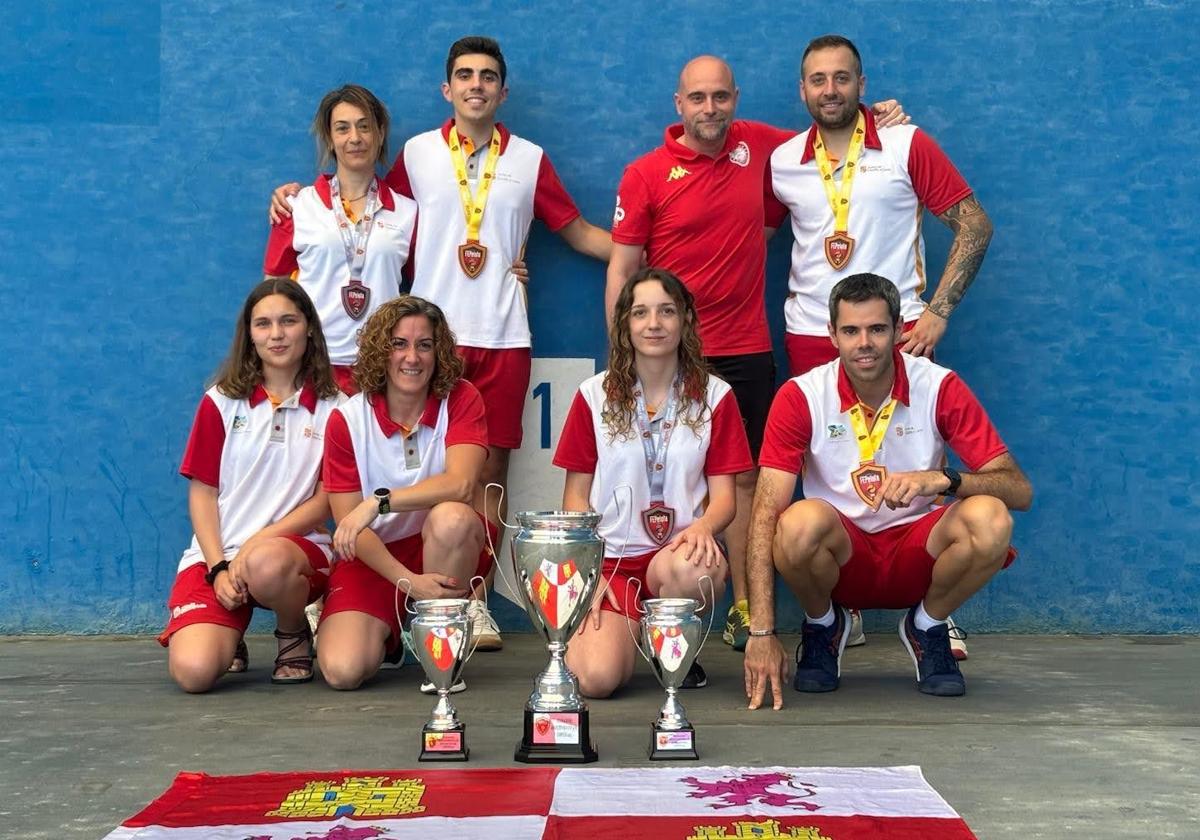 Selección de la federación territorial de Castilla y León campeona de España absoluta en frontón de 30 metros.
