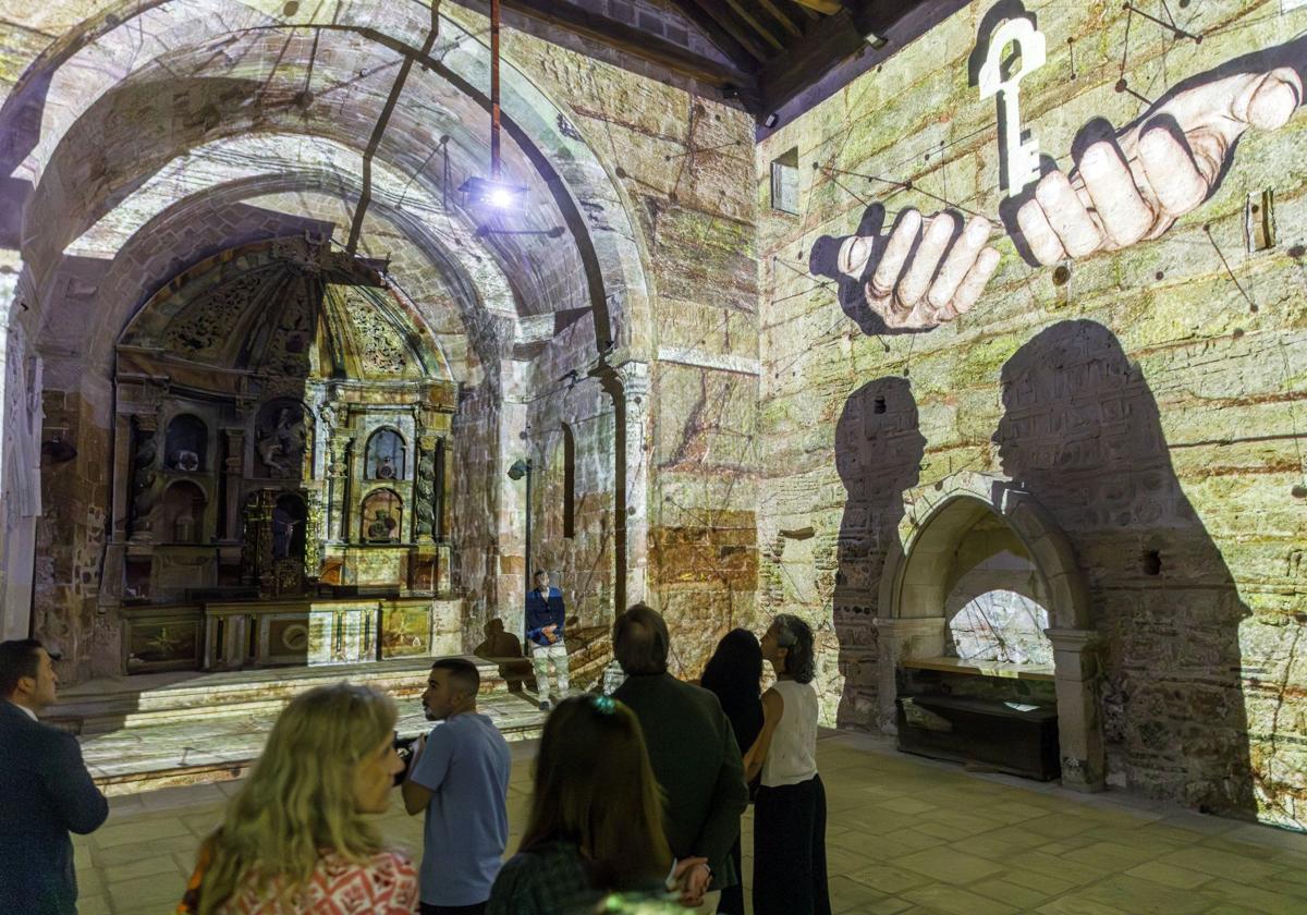 Presentación del espectáculo en el interior de la iglesia de San Miguel de Ayllón.