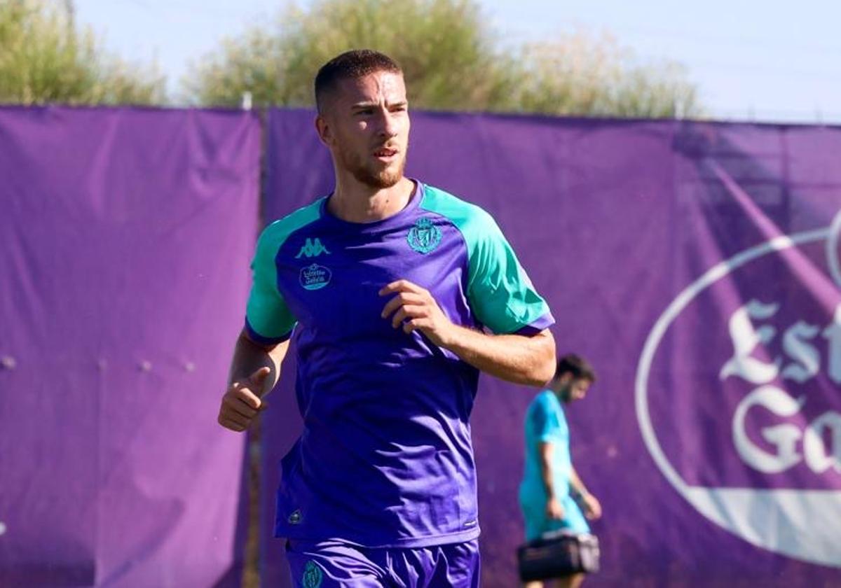 Pablo Tomeo, durante su primer entrenamiento como jugador del Real Valladolid este miércoles en los Anexos.