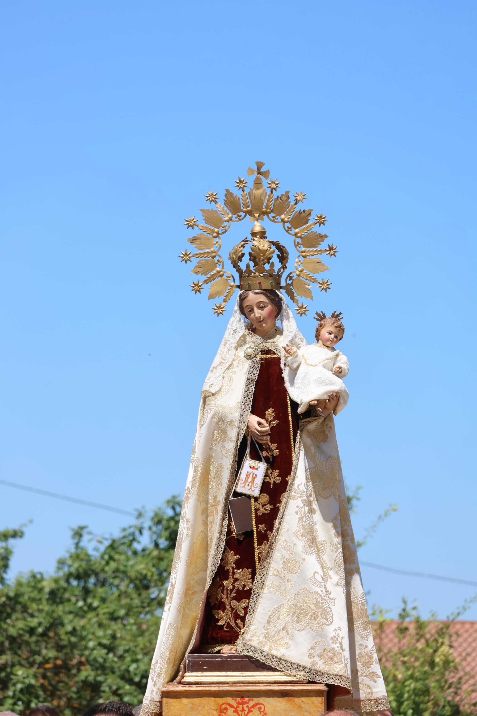 Cevico Navero se rinde a la Virgen del Carmen