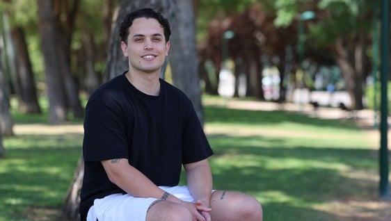 Javier Fernández, profesor y creador de contenido en redes sociales en el Parque de la Olma de Villa de Prado.