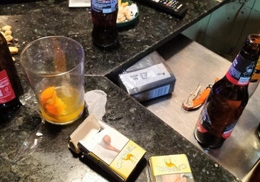 Multadas siete personas por fumar de madrugada en un bar de Valladolid