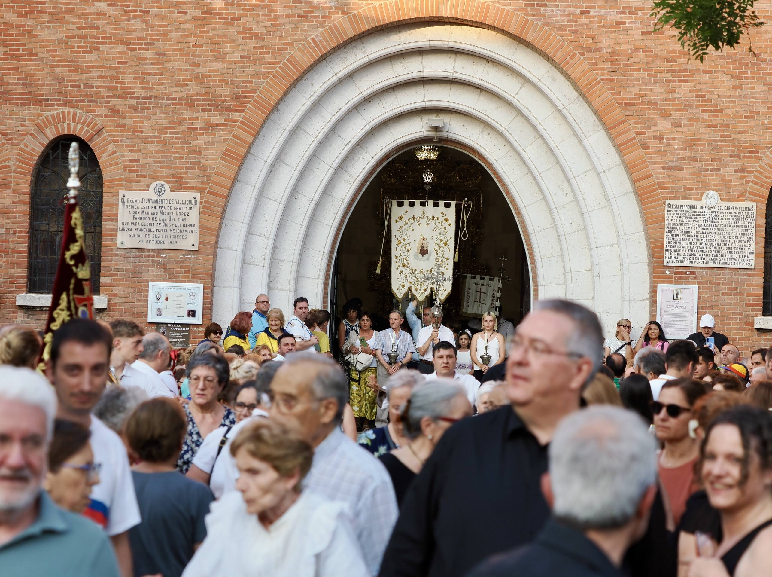La Virgen del Carmen procesiona por las calles de Valladolid
