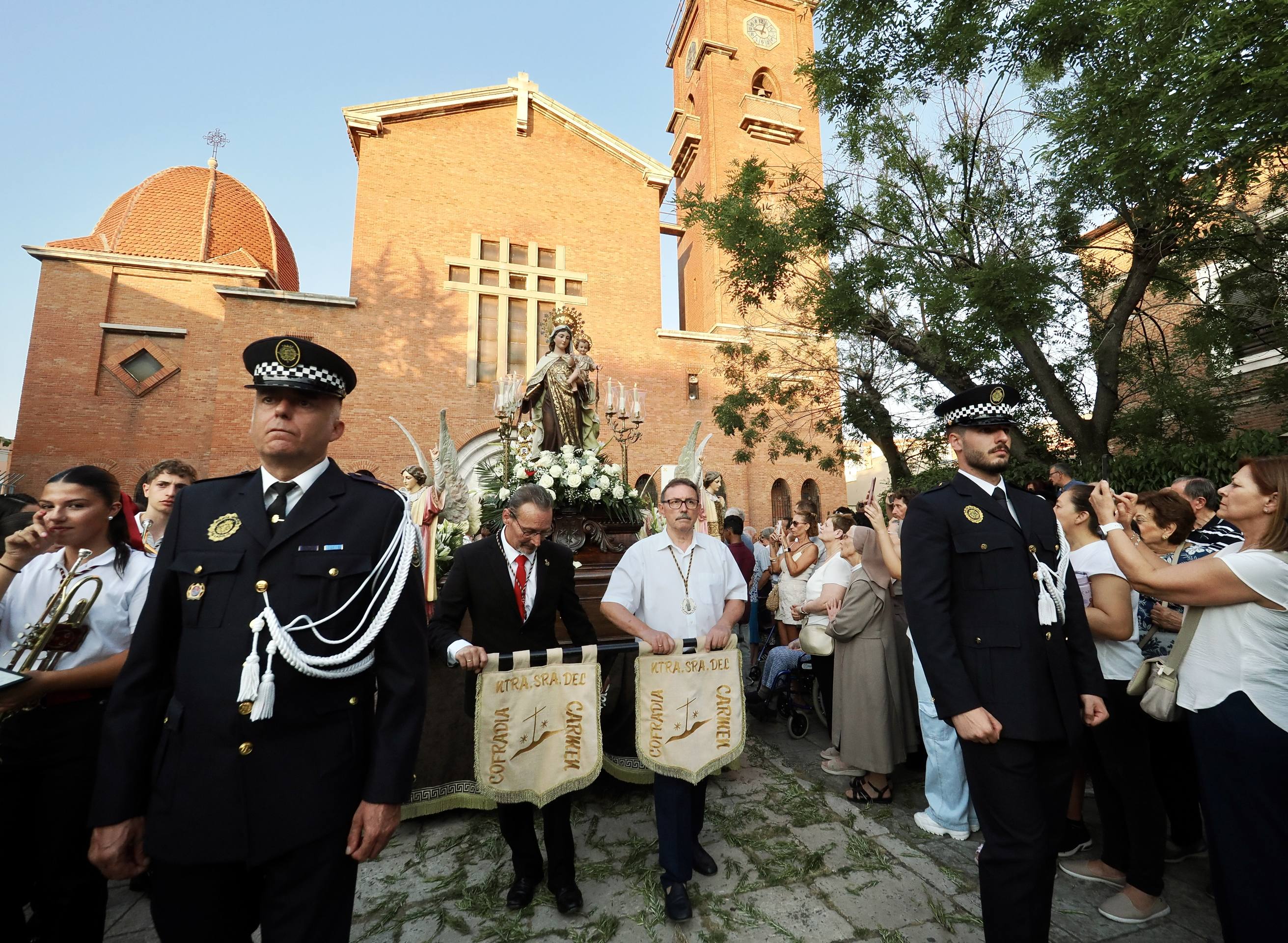 La Virgen del Carmen procesiona por las calles de Valladolid