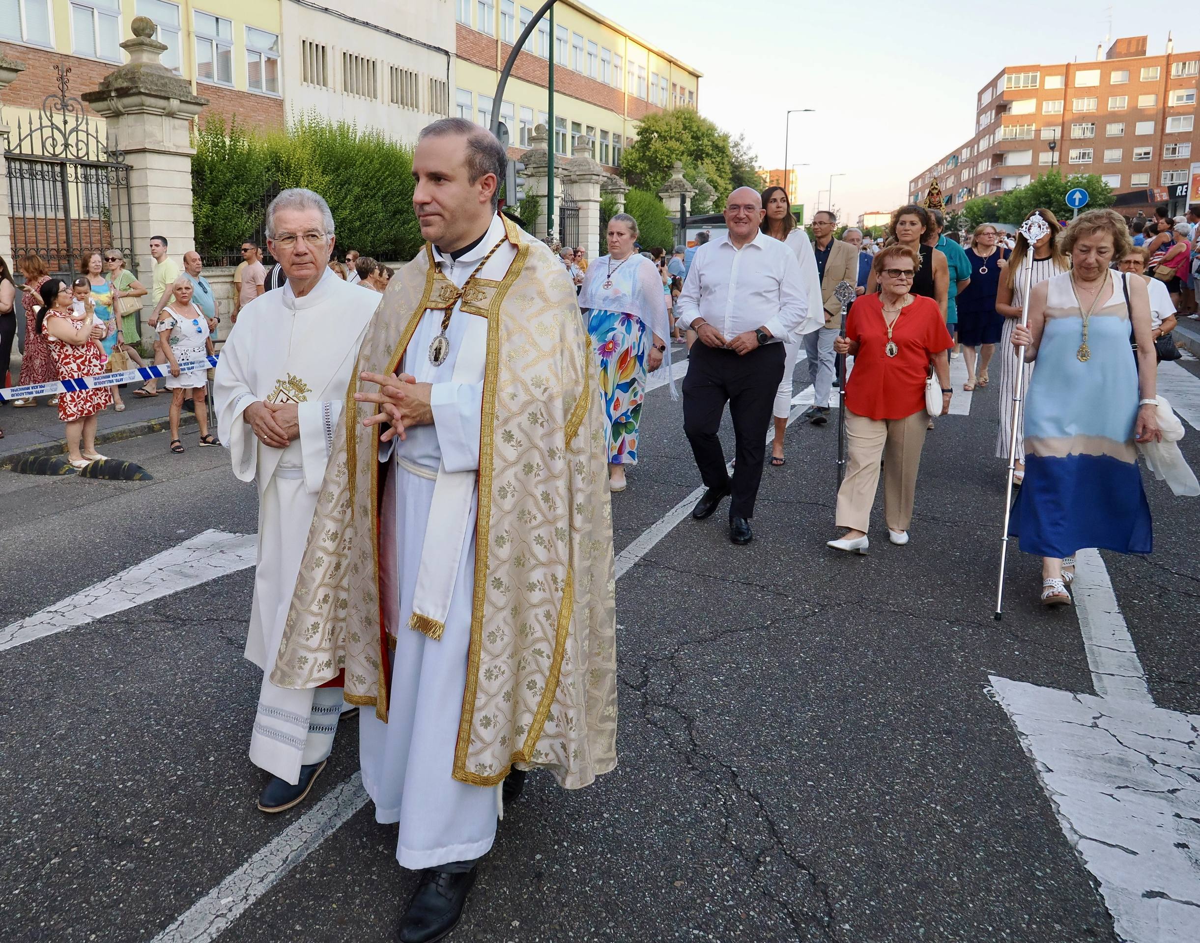 La Virgen del Carmen procesiona por las calles de Valladolid