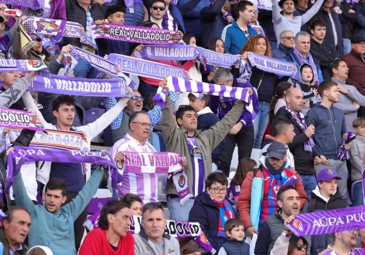 La afición del Real Valladolid, en Zorrila, en un partido ante el Eibar.