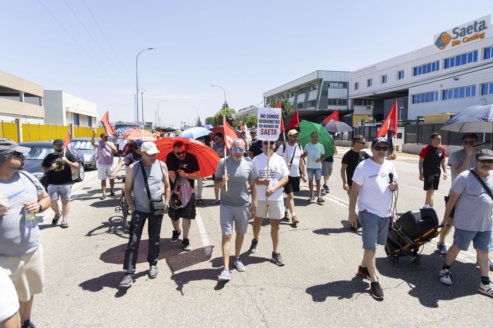 Trabajadores de Saeta Die Casting en la manifestación de esta mañana.