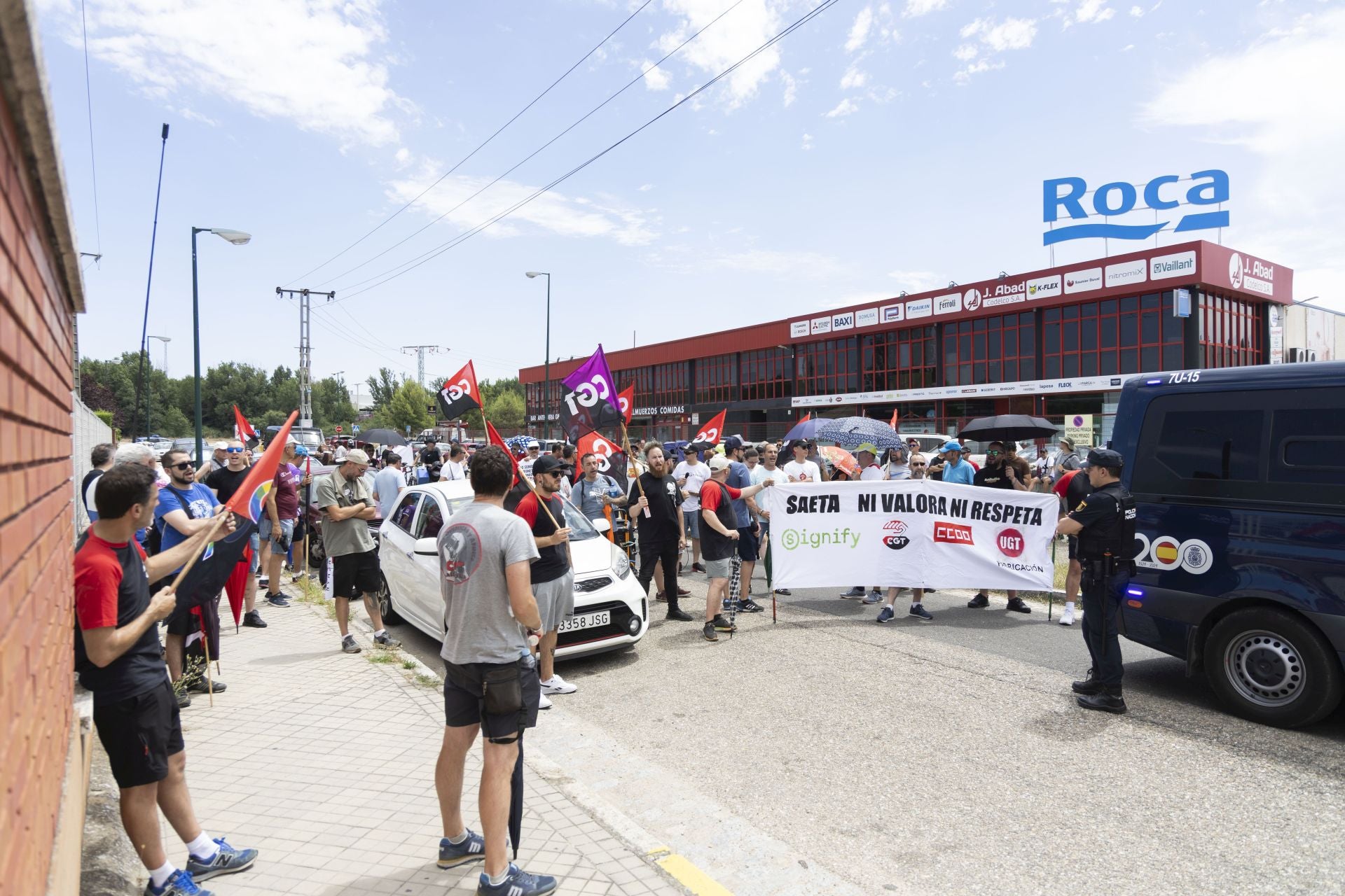 Trabajadores de Saeta Die Casting en la manifestación de esta mañana.