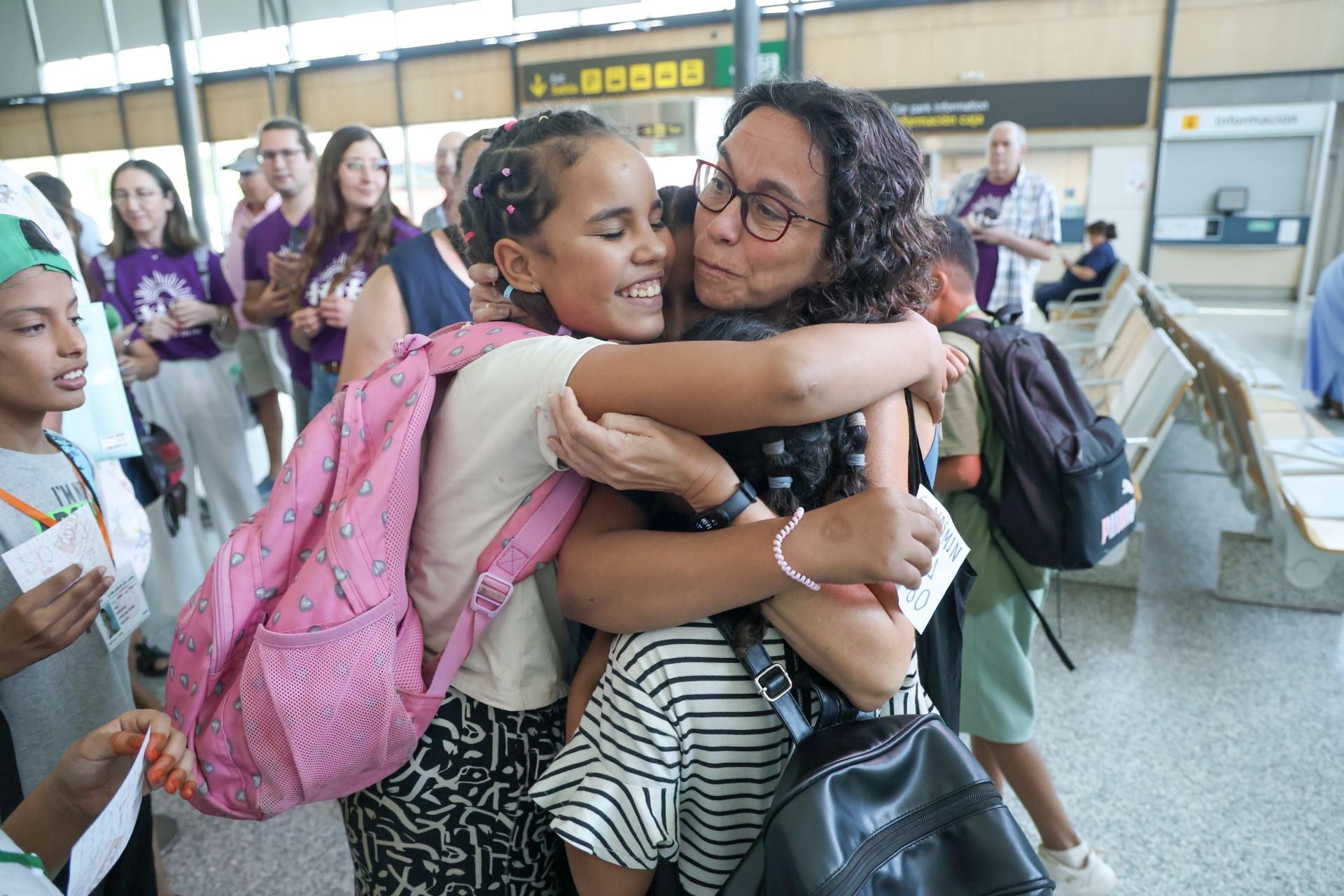 Llegada de los niños saharauis al Aeropuerto de Villanubla.