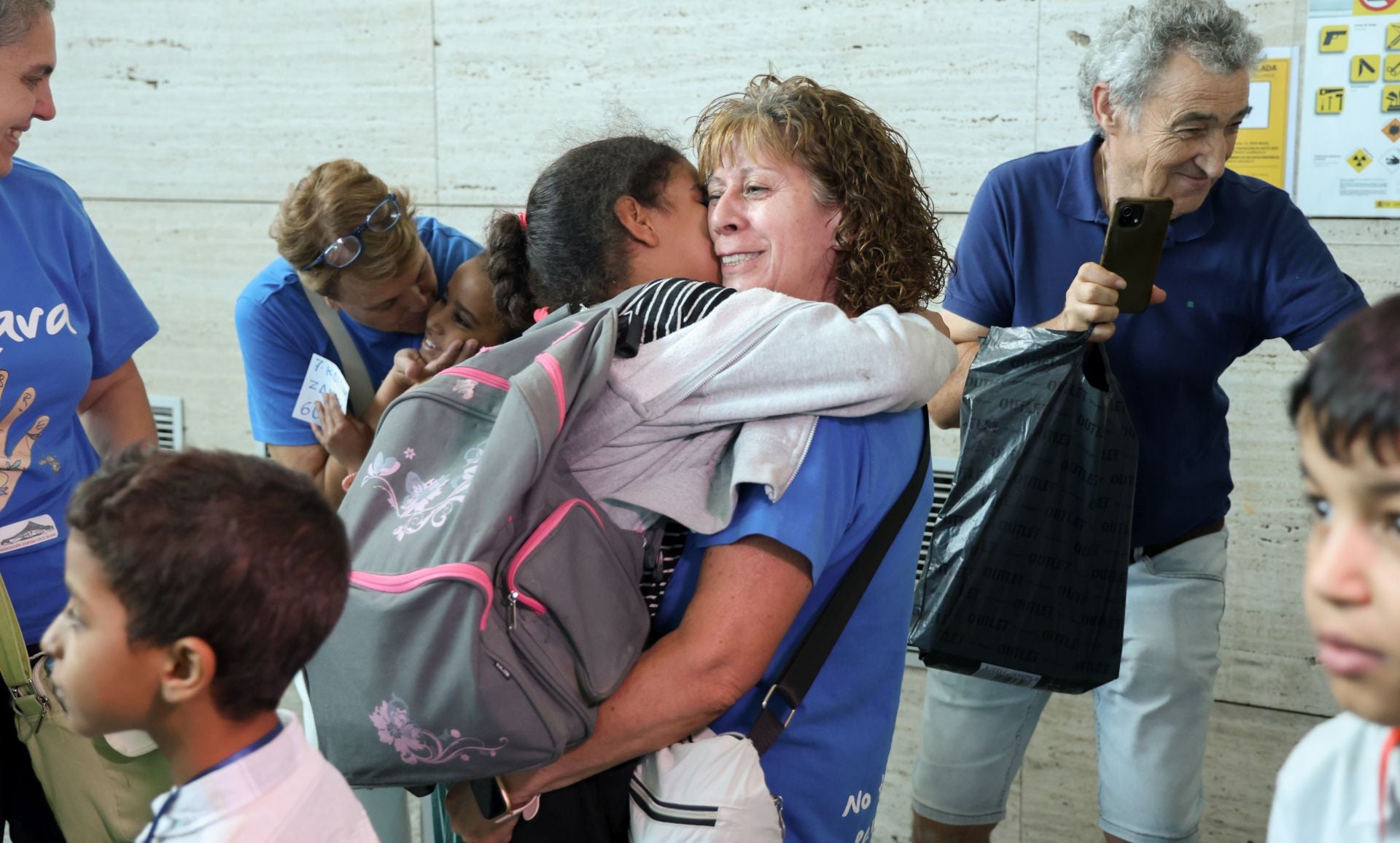 Llegada de los niños saharauis al Aeropuerto de Villanubla.