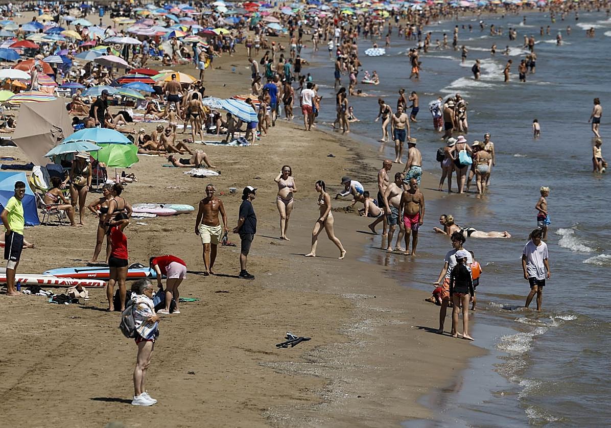 Vista general de la playa de la Malvarrosa, en Valencia.
