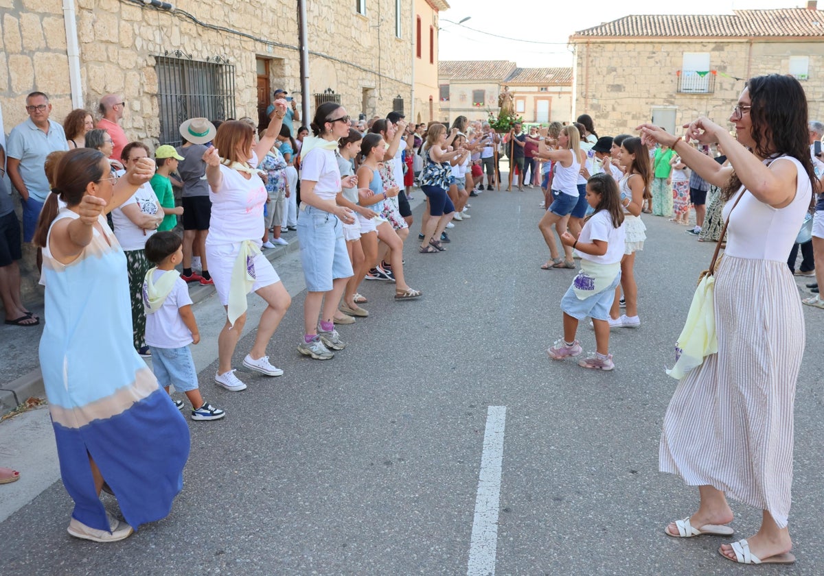 Villahán danza a Santa Marina