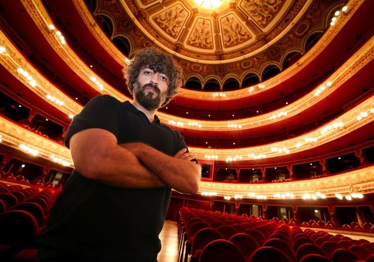 José María Esbec, en el patio de butacas del Teatro Calderón.