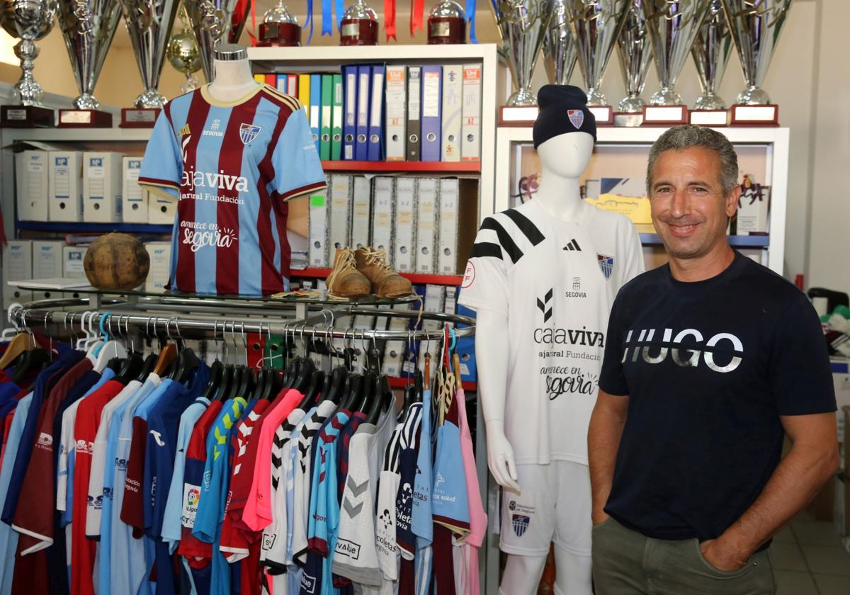 El presidente de la Gimnástica Segoviana, Agustín Cuenca, en la sede del club.