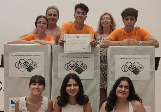Alumnos del Ezequiel González que participaron en la Olimpiada.