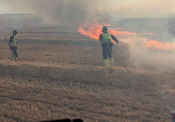 Imagen del incendio declarado en Montealegre de Campos.