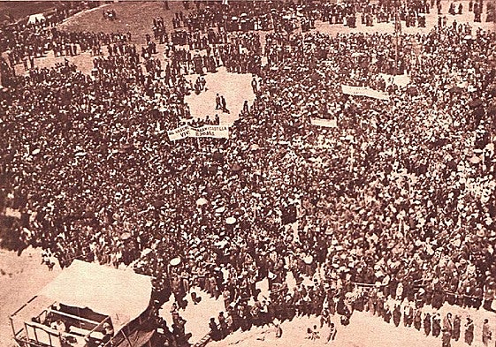 Aspecto que presentaba la campa medinense situada frente al Castillo de la Mota durante el mitin de Gil-Robles.