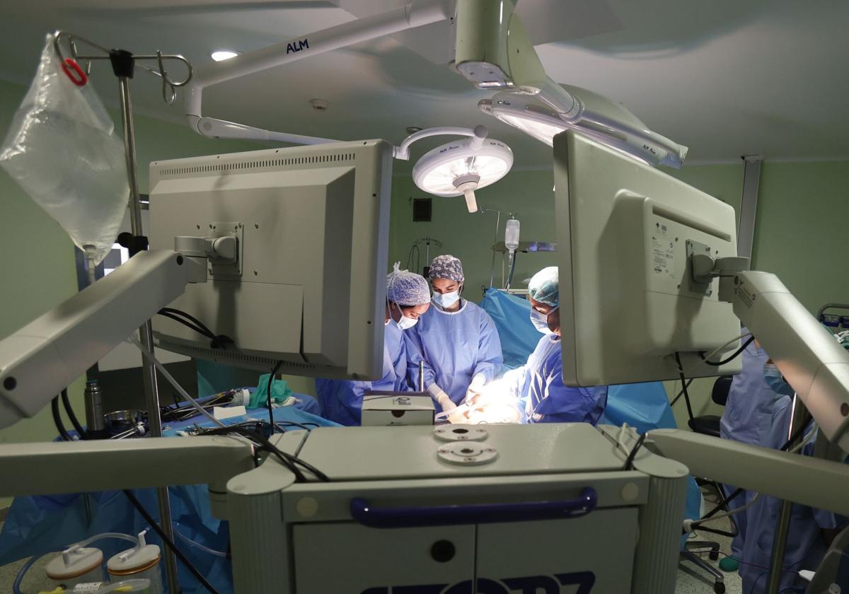 Operación de vejiga por laparoscopia en el Hospital Río Carrión.