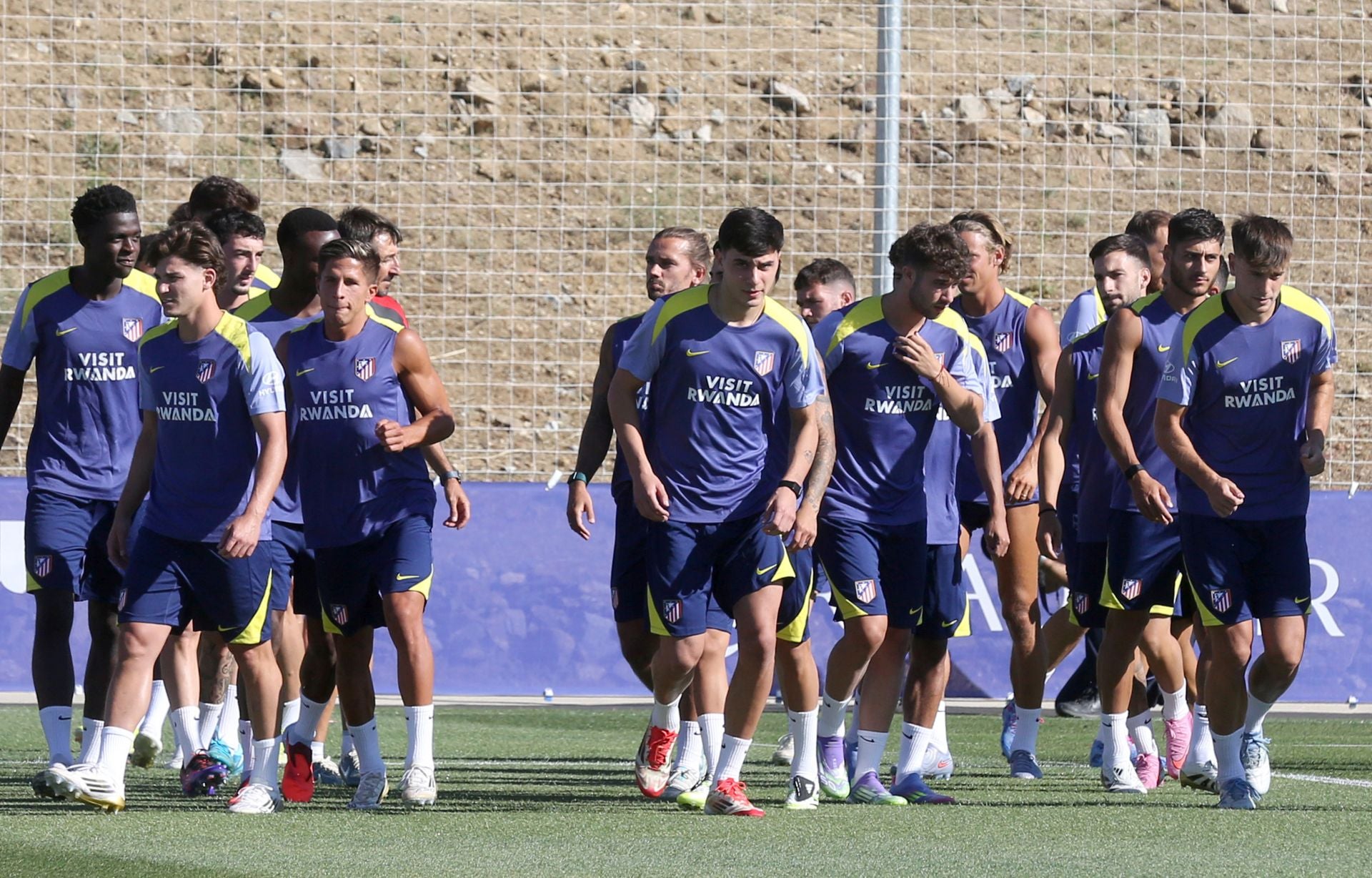 Fotos del primer entrenamiento del Atlético de Madrid en Los Ángeles de San Rafael