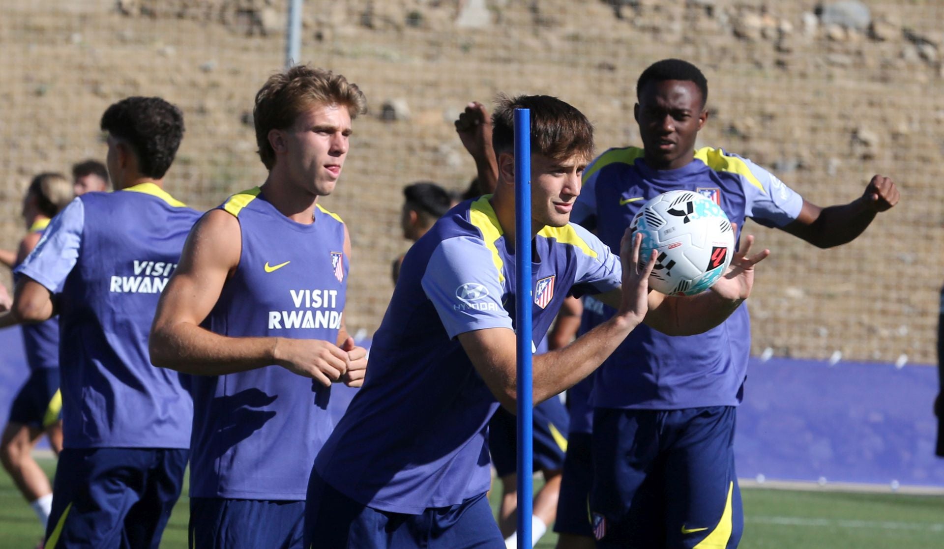 Fotos del primer entrenamiento del Atlético de Madrid en Los Ángeles de San Rafael