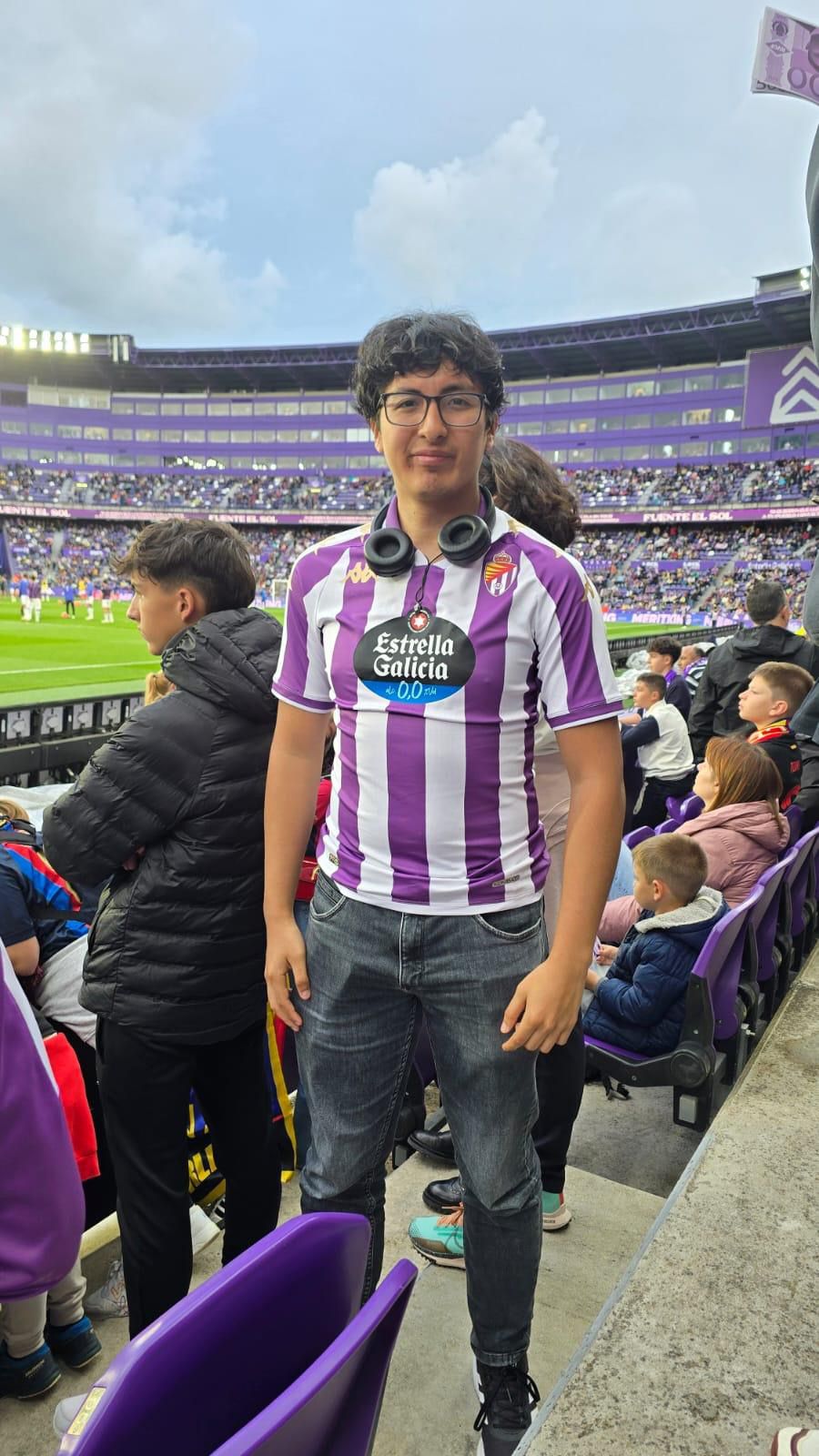 Terry Tiro, estudiante erasmus procedente de Perú, durante un partido oficial del Real Valladolid en el Estadio José Zorrilla.