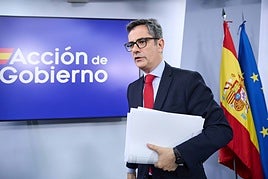 El ministro de la Presidencia, Félix Bolaños, durante una rueda de prensa tras el Consejo de Ministros, en el Palacio de la Moncloa.