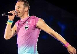 Chris Martin, líder de Coldplay, durante un concierto.