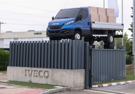 Acceso a la planta de Iveco en Valladolid, en la avenida de Soria km 2,5.