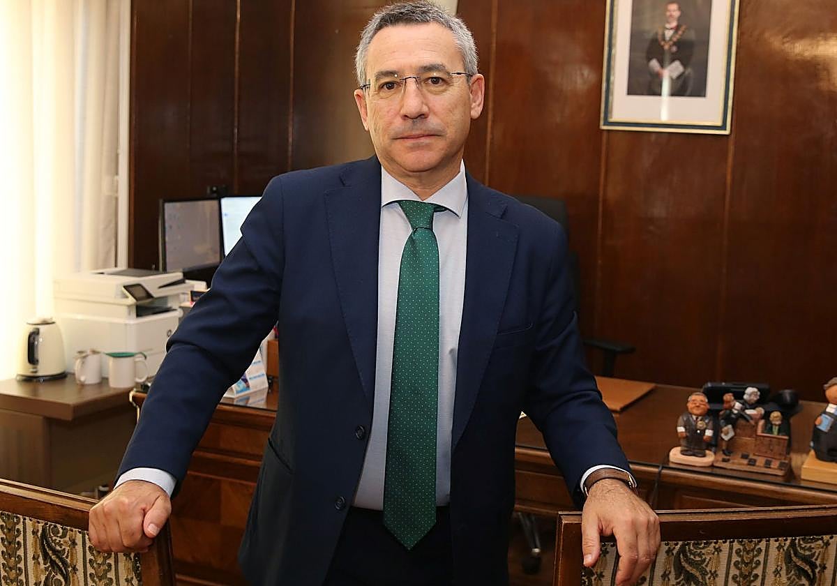 El presidente de la Audiencia Provincial de Segovia, Jesús Martínez Puras, en su despacho.