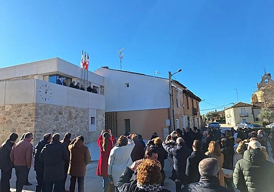 Inauguración de la casa consistorial.