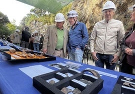 Santonja con los codirectores Carretero, Arsuaga y Martínón-Torres.